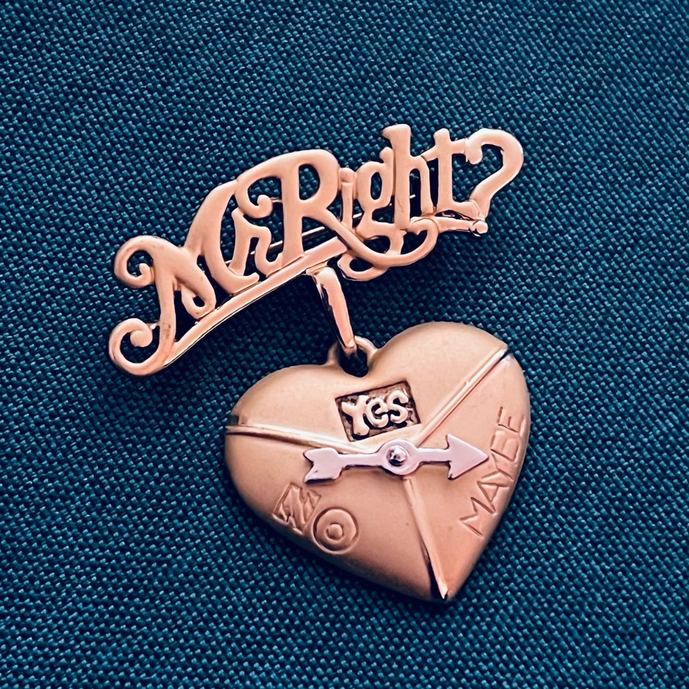 Mr Right Spinner Heart Brooch Gold Tone Yes No Maybe 1960s Novelty Pin Vintage